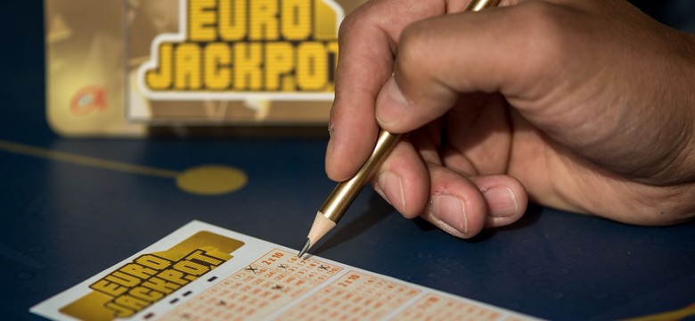 Gracz, który wygrał 193 mln zł w Eurojackpot, właśnie odebrał pieniądze. O czym teraz marzy?