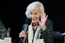 Wspaniała aktorka, amantka, wielka gwiazda PRL.  Kochał się w niej premier Cyrankiewicz