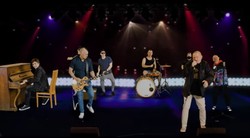 "Noże i pistolety", czyli Kazik przedstwia nowe nagranie z "Zarazy"