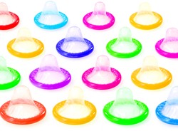 Coraz więcej młodych używa prezerwatyw