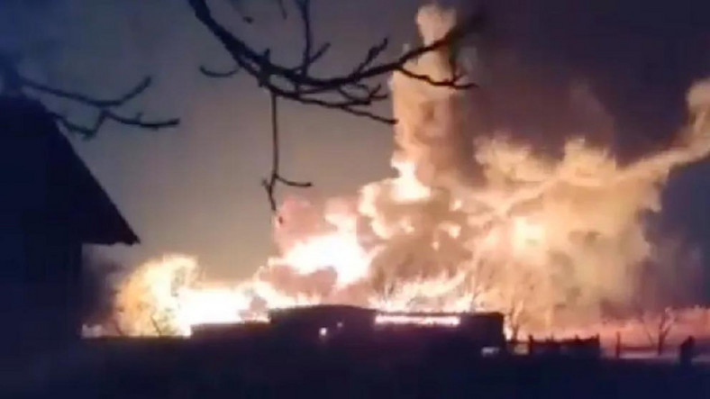 W wyniku eksplozji zestrzelonego samolotu w Kraju Krasnodarskim na południu Rosji doszło do pożaru w pobliżu miejscowości Boriec Truda