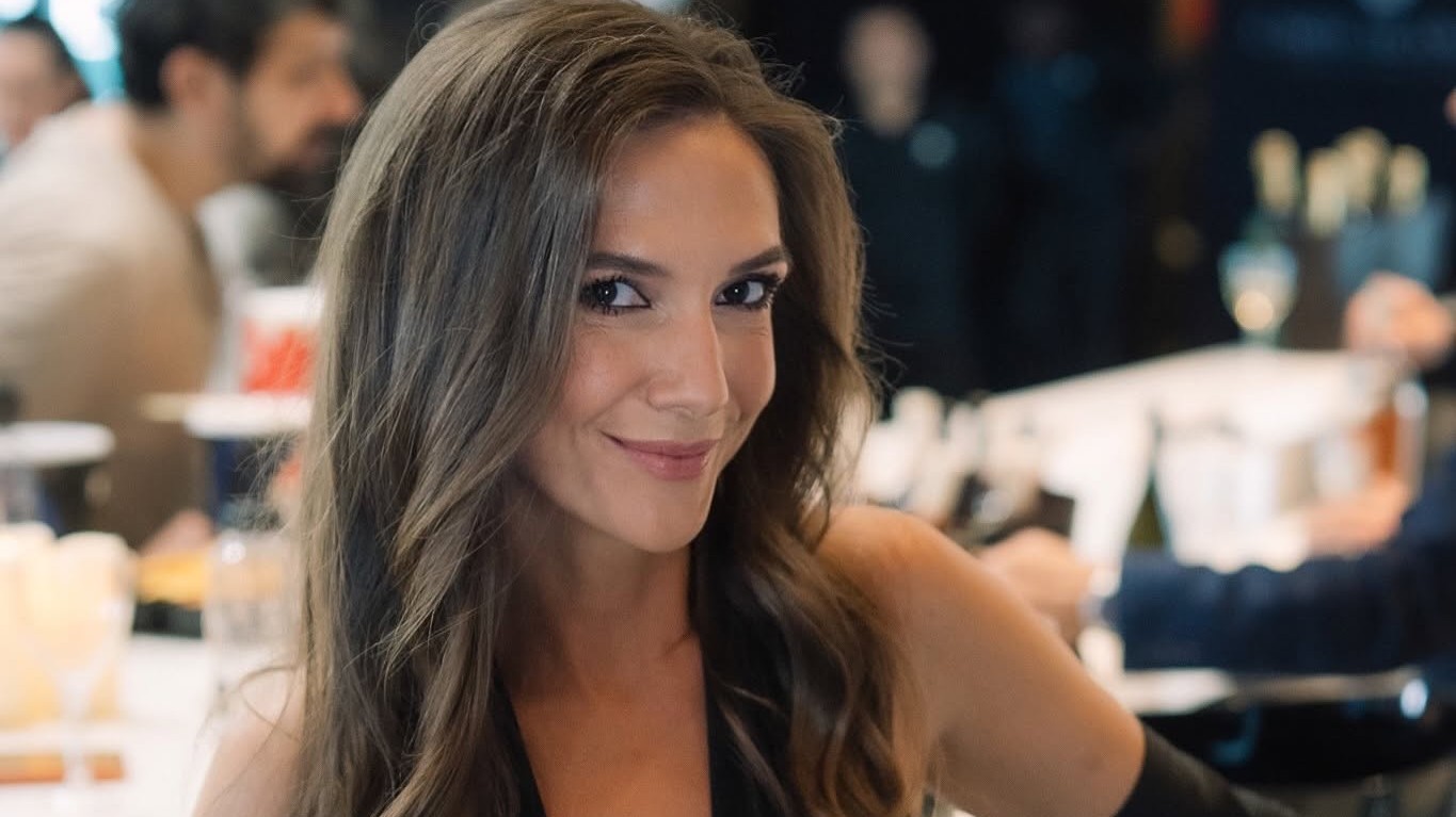 Adela Popescu, apariție spectaculoasă la premiera filmului „3 Zile în Septembrie”. Vedeta și soțul ei au atras toate privirile