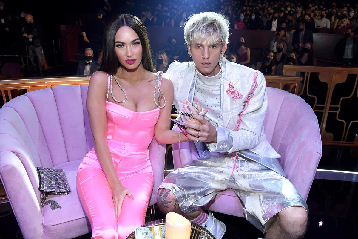 Azt hiszed láttál már bizarr dolgot? Megan Fox és Machine Gun Kelly eljegyzése mindent túlszárnyal! 