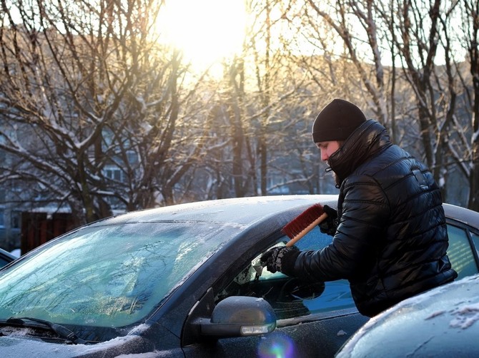Kako najbrže zagrejati automobil tokom zime: Ovo dugme treba da pritisnete