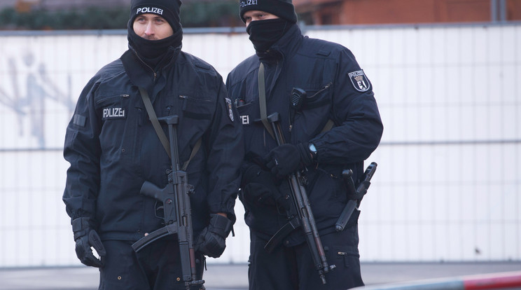 Gépfegyveres rendőrök Berlin utcáin / Fotó: AFP