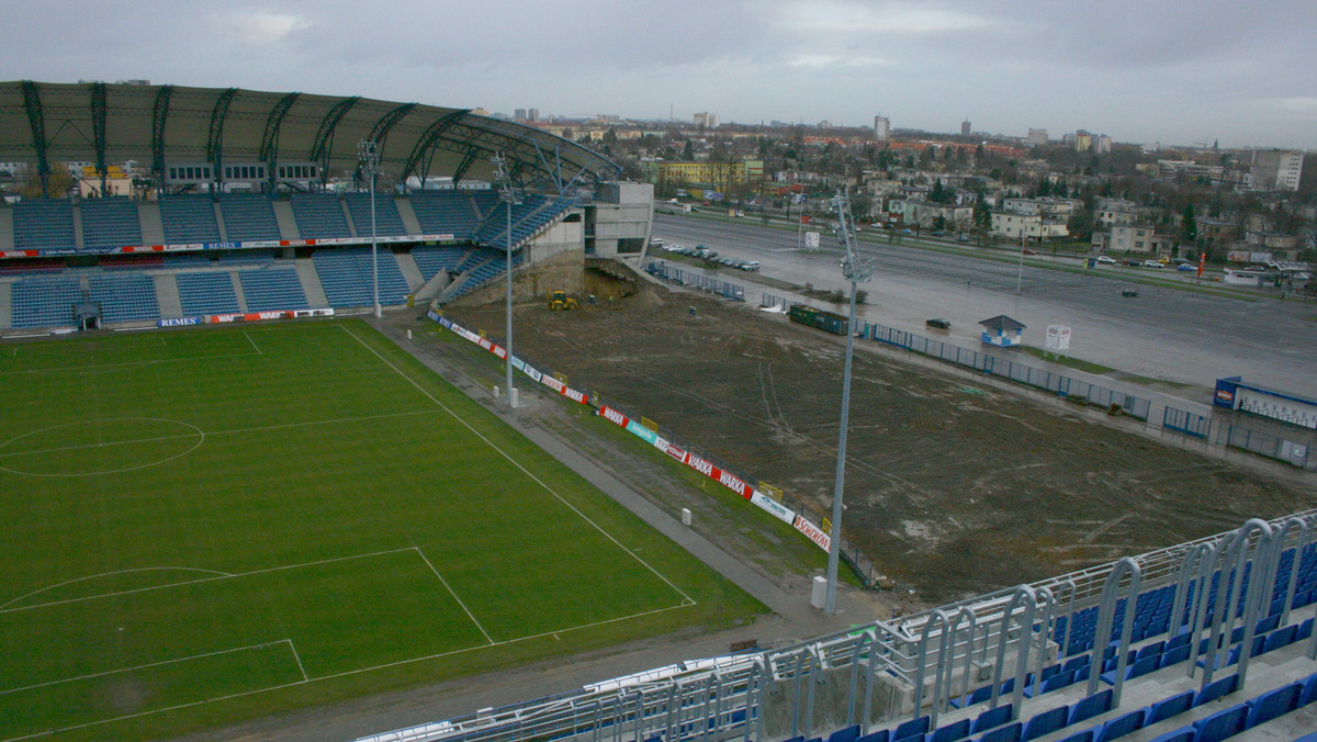 Przebudowywany Stadion Miejski w Poznaniu jest jedną z potencjalnych aren Euro 2012. Jaki jest stan prac na początku 2009 roku? Odpowiedź znajdą Państwo w poniższym raporcie i fotogalerii.