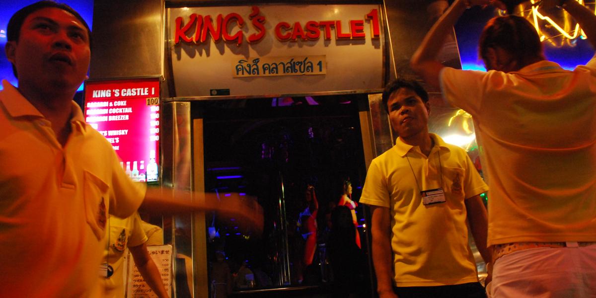 Ping pong show i seks na Patpongu - mroczna strona Bangkoku - Podróże