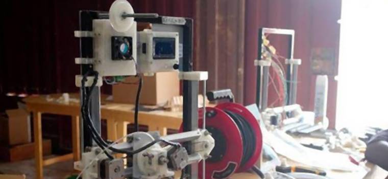 Ghanijscy studenci tworzą drukarki 3D z elektronicznych śmieci
