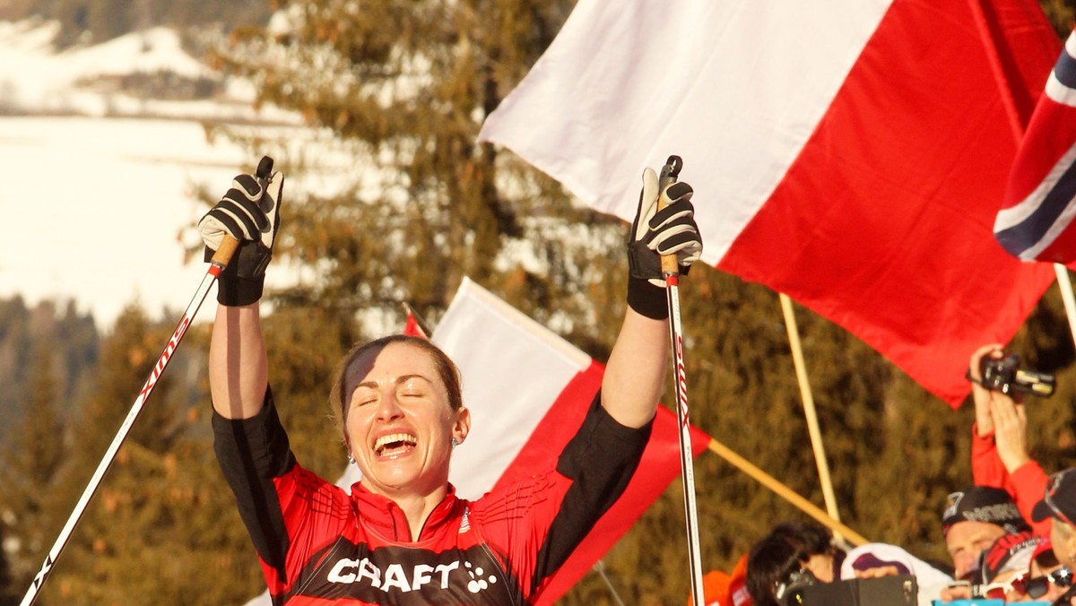 Justyna Kowalczyk wstała znacznie wcześniej niż w inne dni na Tour de Ski. Dał o sobie znać stres przed finałowym biegiem pod Alpe Cermis. Polka wyruszyła na trasę, jako pierwsza o godzinie 12.30, ale wstała już piątej. 11,5 sekundy za nią wyruszyła Marit Bjoergen.