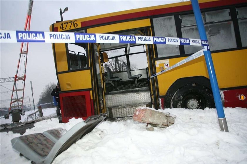 Wypadek autobusu i pociągu