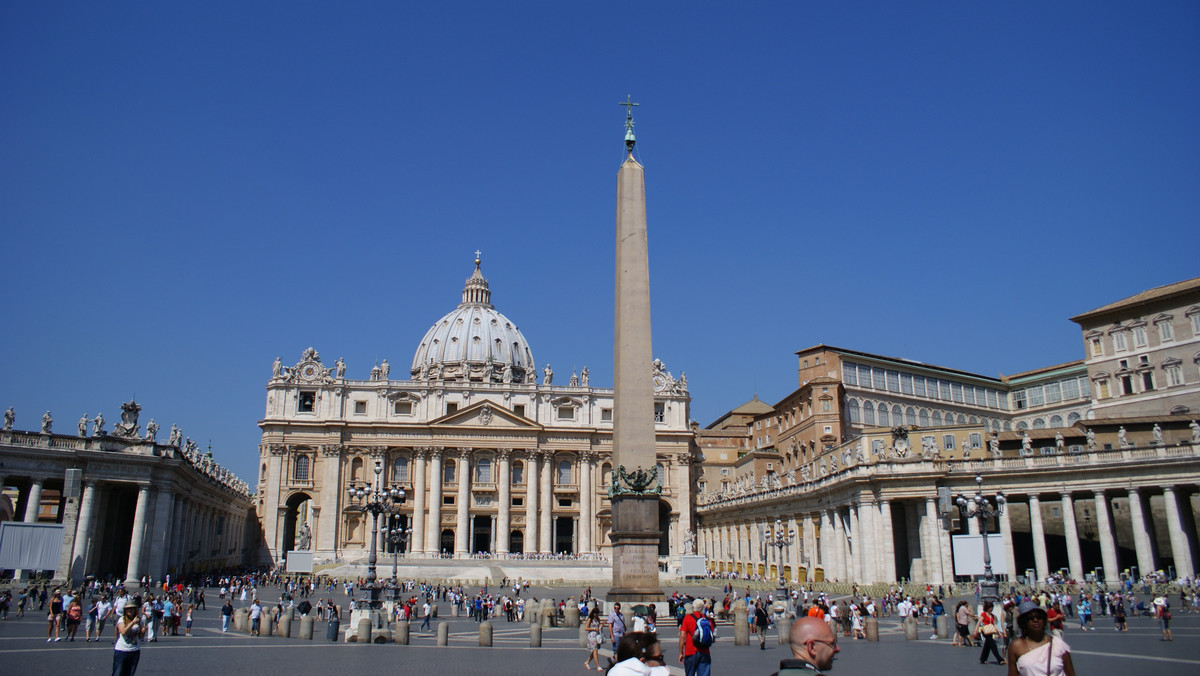 Papież Franciszek chce zreformować skalany praniem brudnych pieniędzy oraz współpracą z mafią i masonerią Bank Watykański. Według włoskiego prokuratora papież może być w niebezpieczeństwie.