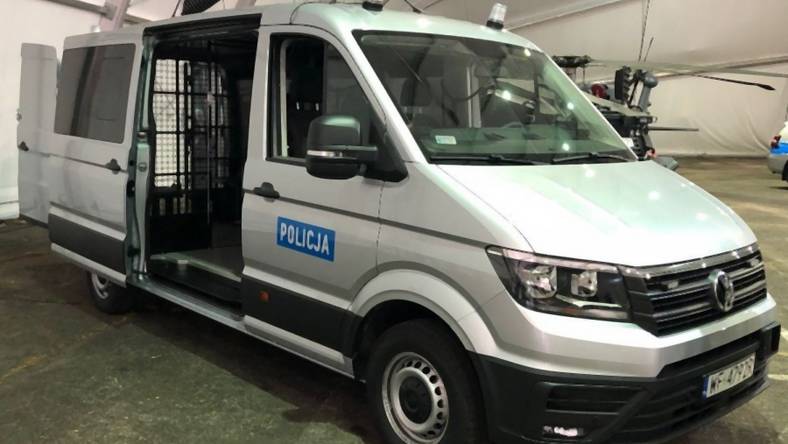 Policja poszukuje dużych furgonów w wersji osobowej do przewozu uzbrojonych oddziałów prewencji