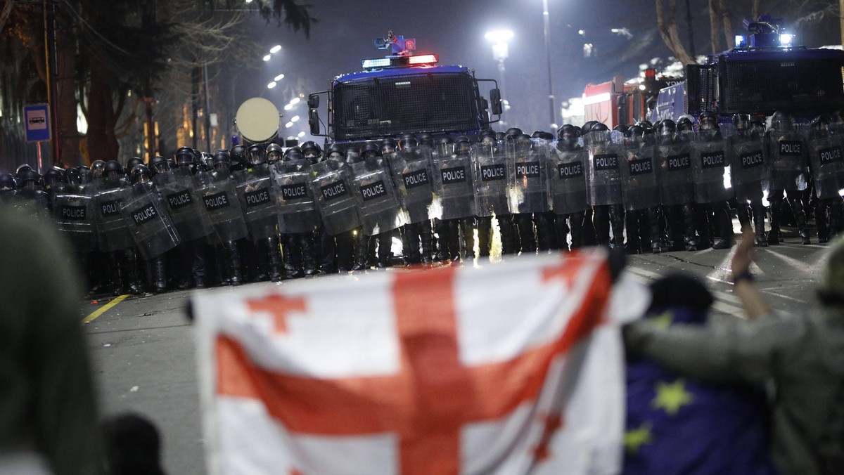 Wielka zadyma w Gruzji. Rząd stoi w rozkroku między Zachodem i Putinem