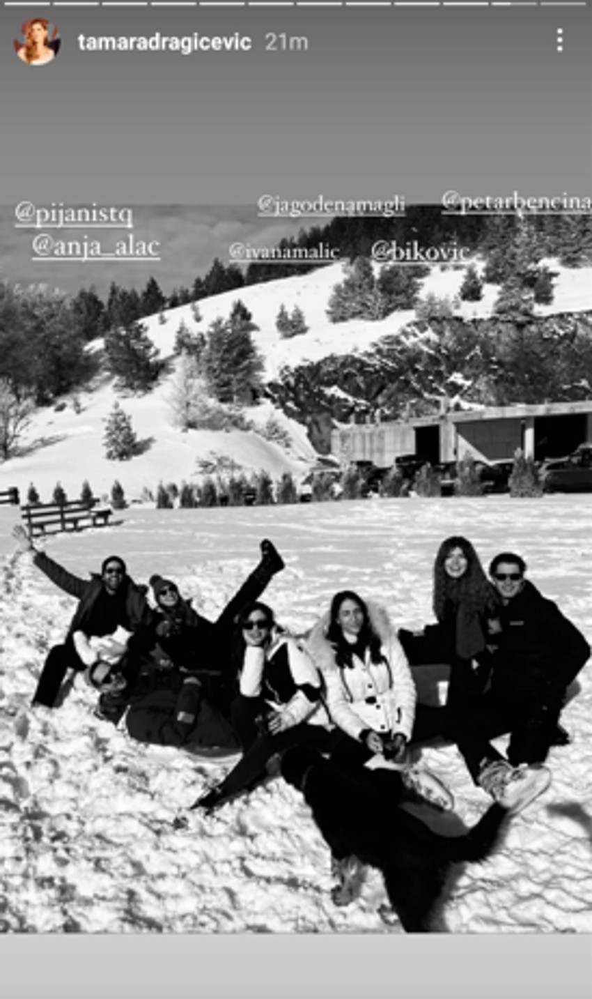 Miloš Biković sa bivšom i sadašnjom devojkom na snegu