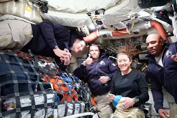 (FOTO) "JEDU BOLJE NEGO 99 ODSTO LJUDI NA ZEMLJI" Otkriven luksuzni meni NASA posade koja je otišla na Mesec