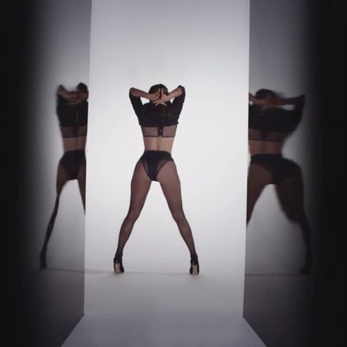 Jennifer Lopez w klipie do 'Booty'