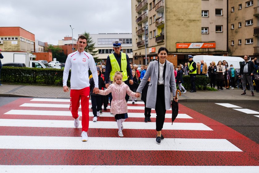 Mistrz Dawid Tomala uczył dzieci bezpieczeństwa na drodze