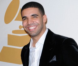 Drake wrócił do szkoły i zdał wreszcie maturę