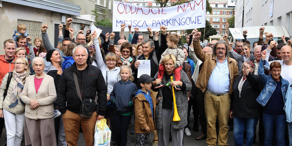 Dramat mieszkańców Mokotowa: Nie mamy gdzie parkować