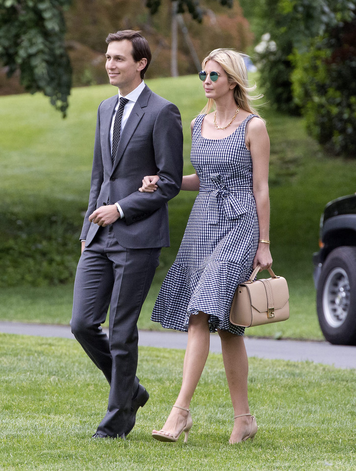 Ivanka Trump i Jared Kushner wychodzą z domu