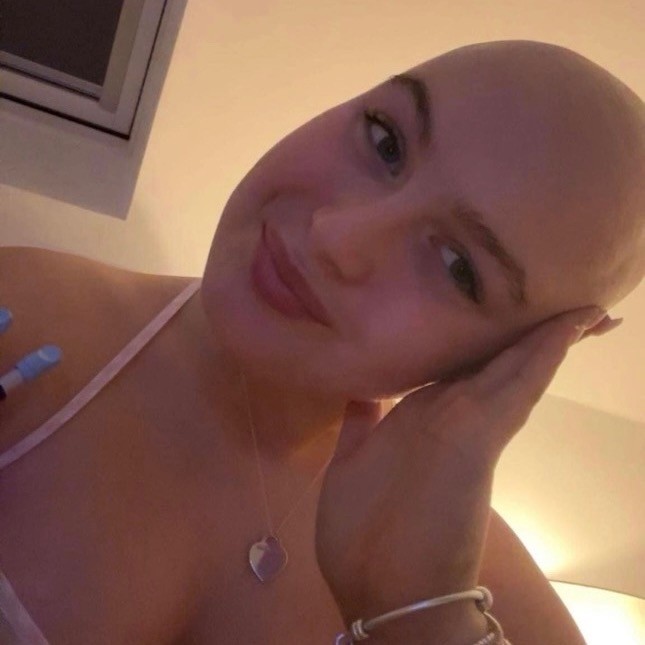 Madi pôvodne diagnostikovali úzkosť a depresiu, no rodina neskôr zistila, že trpí karcinómom kôry nadobličiek.