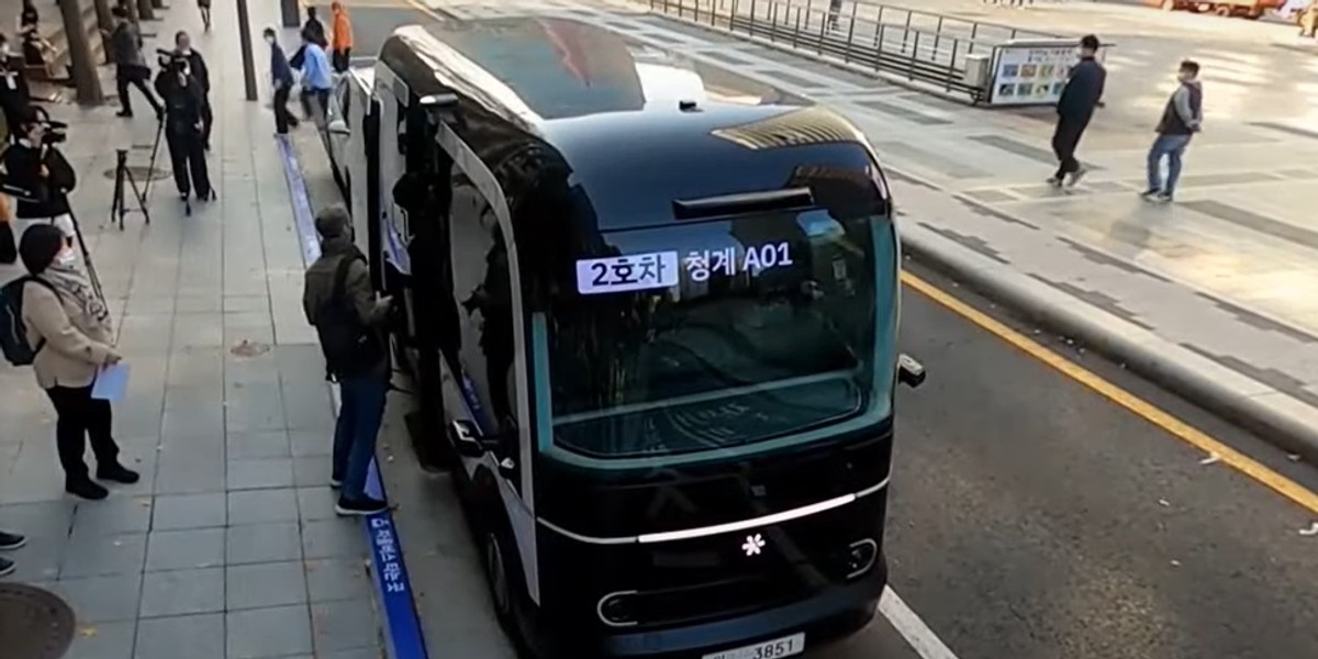 Autonomiczny autobus wyjechał właśnie na ulice Seulu. To pierwszy taki pojazd w stolicy Korei Południowej.