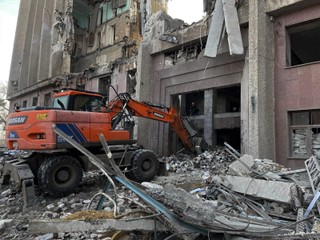 16 ofiar ostrzału rakietowego siedziby władz obwodowych w Mikołajowie