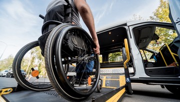 Wypożyczalnia sprzętu dla osób z niepełnosprawnościami wygaszona. Program PFRON zakończył działalność