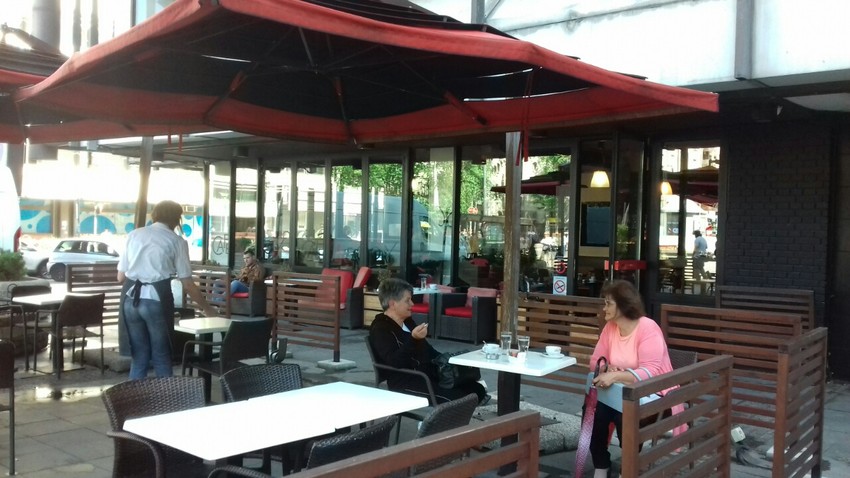 Jedan od susednih kafića