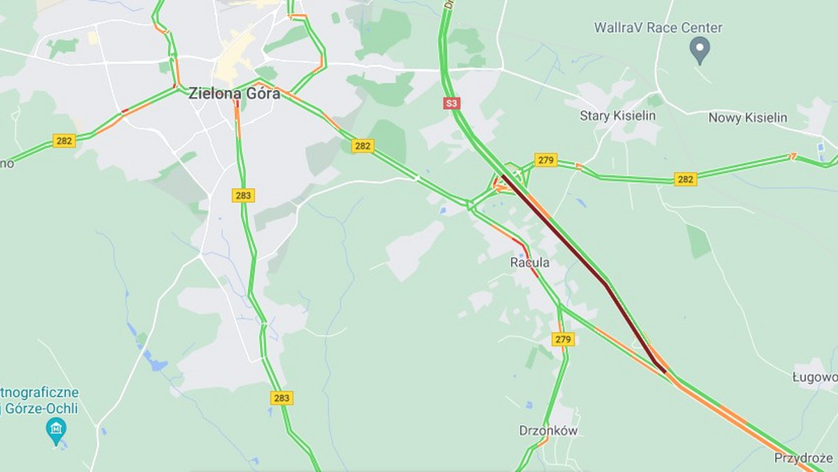 Po wypadku na wysokości Zielonej Góry jest zablokowana jezdnia S3 w kierunku Nowej Soli. Bus przewożący dzieci uderzył tam w wojskowe auto terenowe. Busem jechało osiem osób; najciężej ranną 12-latkę śmigłowiec LPR zabrał do szpitala – poinformowała Małgorzata Stanisławska z Komendy Miejskiej Policji w Zielonej Górze.