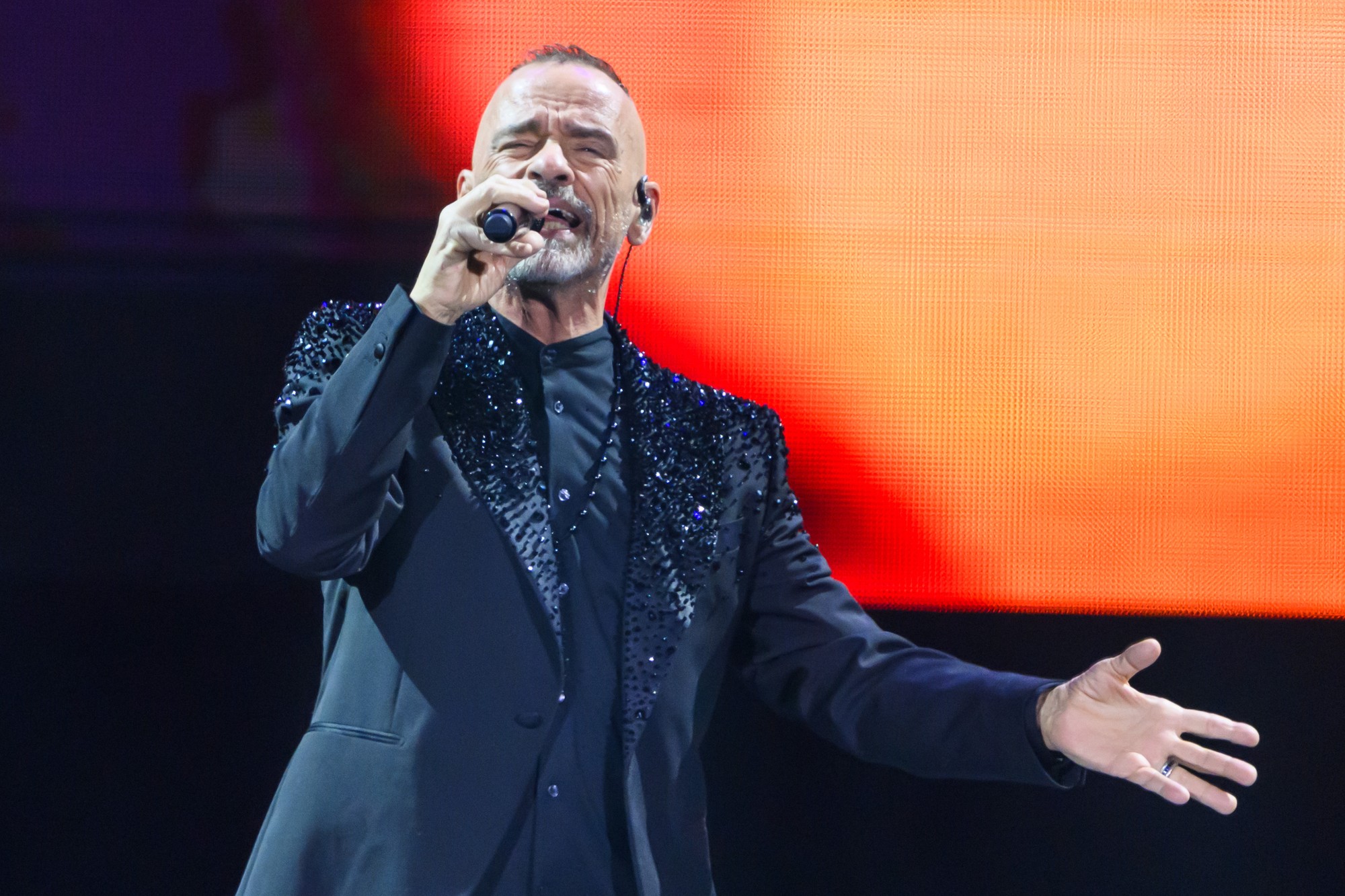 Taliansky spevák Eros Ramazzotti počas koncertu v Bratislave.