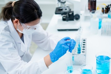 Halálos, az agyat támadó vírust klónoztak egy kínai katonai laborban