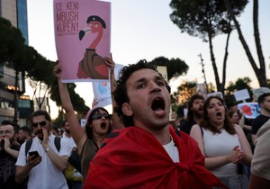 Protesti u Tirani, Albanija, 9. juna. zbog izgradnje luksuznog odmarališta 