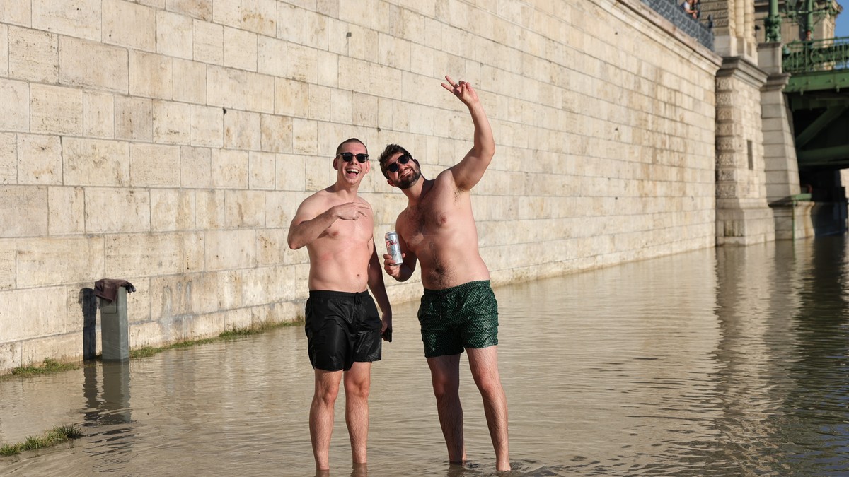 Áradt a Duna meg a jókedv – Budapest imádta a rekordközeli folyót, tisztára fesztiváli volt a hangulat – fotók