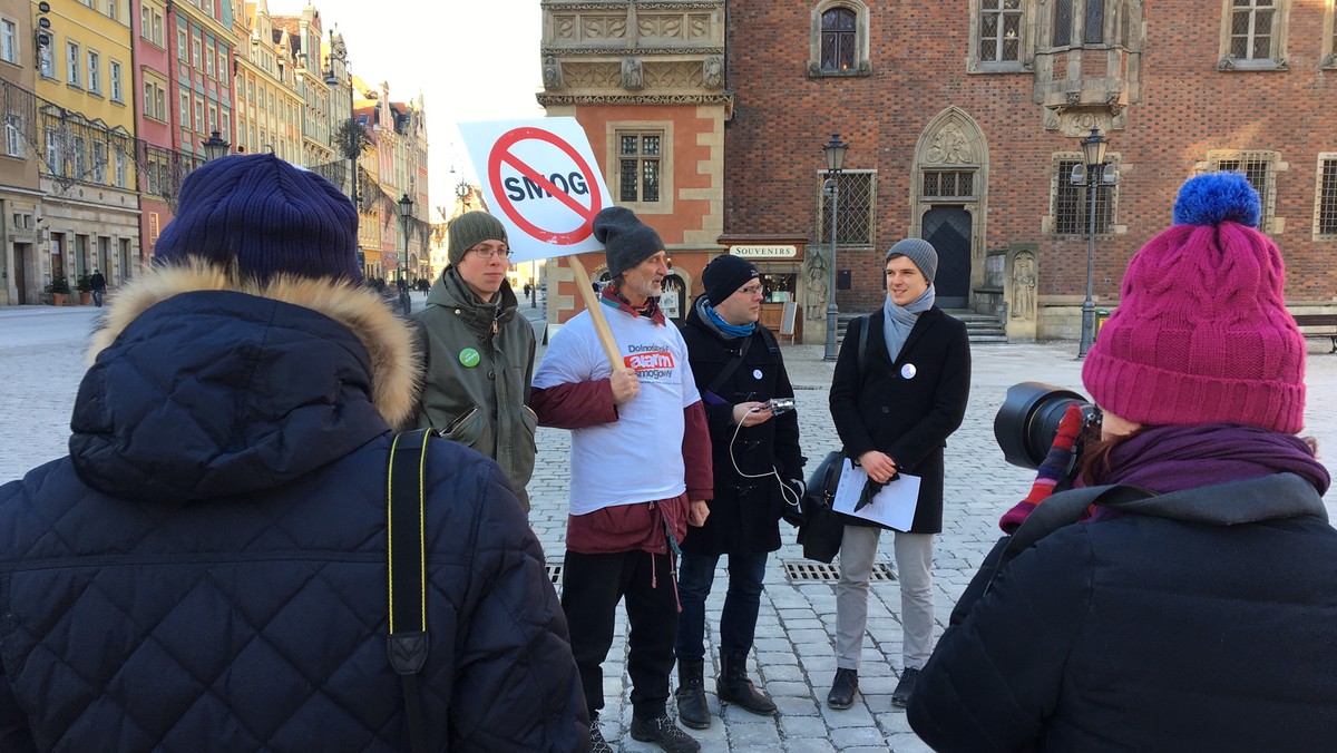 Miejscy społecznicy zwrócili się z petycją do prezydenta Wrocławia Rafała Dutkiewicza o podjęcie szybkich działań antysmogowych. Aktywistom zależy m.in. na lepszym informowaniu mieszkańców na temat obecnego stanu zanieczyszczenia powietrza.