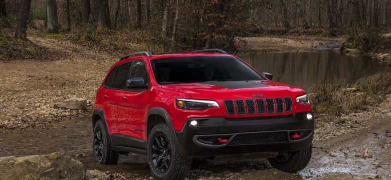 Jeep Cherokee w nowej odsłonie jedzie do Polski. Tak teraz wygląda SUV po operacji [PIERWSZE FOTO]