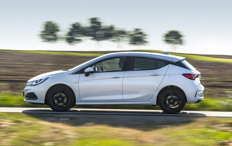 Opel Astra z pakietem OPC Line 