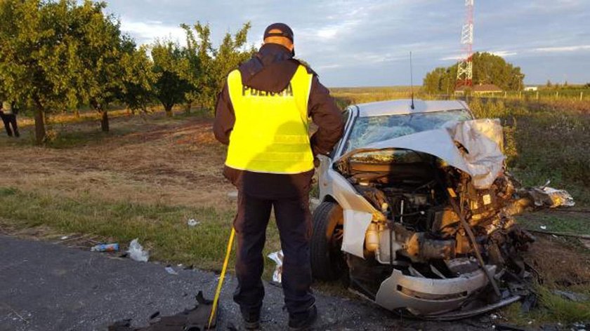 Tragiczny wypadek. Jedna ofiara śmiertelna, 4 dzieci w szpitalu