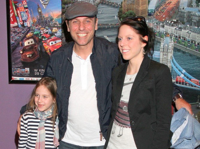 Tomasz Sapryk z córkami