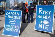 Zapora w Siarzewie to wielkie badziewie. Protest pod Ministerstwem Infrastruktury