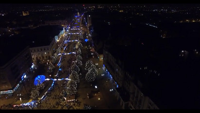 Varázslatos látvány: ilyen lélegzetelállító a debreceni karácsonyi vásár - videó
