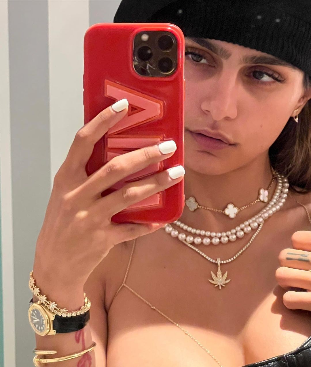 Slávna Mia Khalifa nezvláda vysoké teploty v New Yorku. 