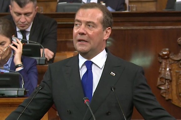 "SMEŠNO JE GLEDATI KAKO ZELENI INSEKT SKAČE PO ZEMLJAMA" Medvedev žestoko udario na Zelenskog na jedne izjave: "Apsurd"