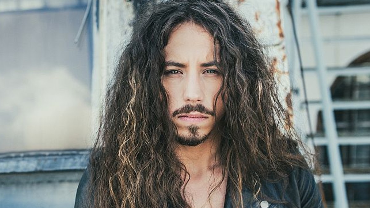 Michał Szpak opublikował na Instagramie swoje zdjęcia z babcią i siostrą Marleną. Zobaczcie, jak wygląda rodzina artysty. 27-latek jest do nich podobny?