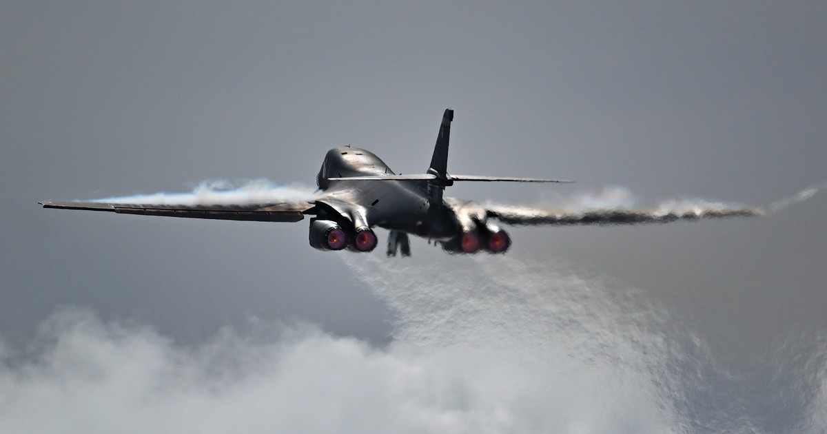 A US supersonic bomber dropped 500-pound bombs in its first live-fire ...