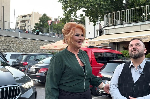 "SMRŠALA SAM, POD STRESOM SAM" Ćana pred koncert na Tašmajdanu otkrila kako se oseća, pa progovorila o porodici: "SINU SAM REKLA DA NE PRETERUJE" (Video)