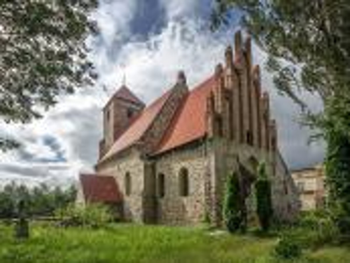 Kościół, zabytki, Nielubia, Polska, By Sławomir Milejski (Own work) [CC-BY-SA-3.0-pl (http://creativecommons.org/licenses/by-sa/3.0/pl/deed.en)], via Wikimedia Commons