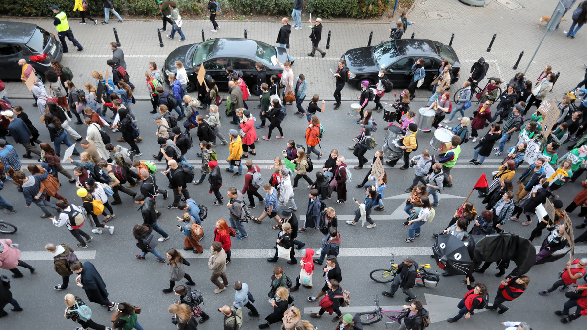 Warszawa: Marsz Klimatyczny. Uczestnicy zablokowali Aleje Jerozolimskie