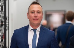 Brejza ujawnia: MSZ zutylizowało 400 kg dysków i kontenery dokumentów