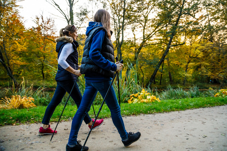 Nordic walking – jak wybrać odpowiednie kijki?